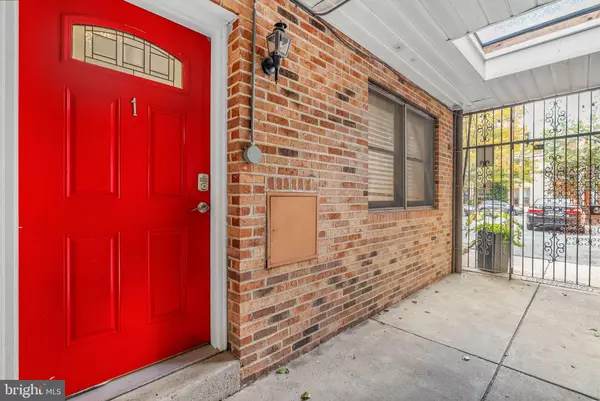 Philadelphia, PA 19147,238 QUEEN ST #1