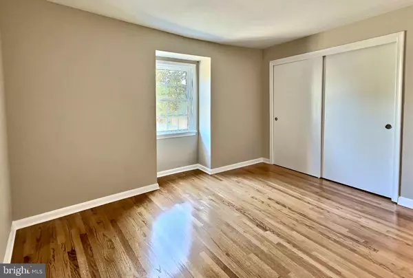 Arlington, VA 22204,11 S ABINGDON ST