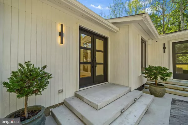 Fairfax Station, VA 22039,7511 WILLOWBROOK RD