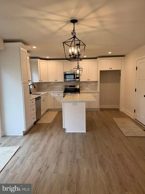 Deptford, NJ 08096,427 FERN AVE