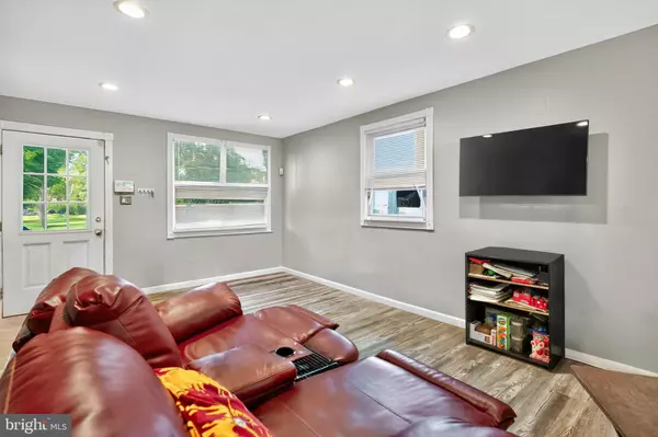 Oxon Hill, MD 20745,819 MAURY AVE