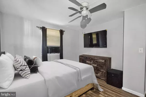 Oxon Hill, MD 20745,819 MAURY AVE