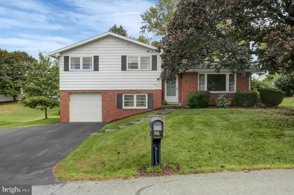 1042 LAURICH DRIVE, Chambersburg, PA 17202