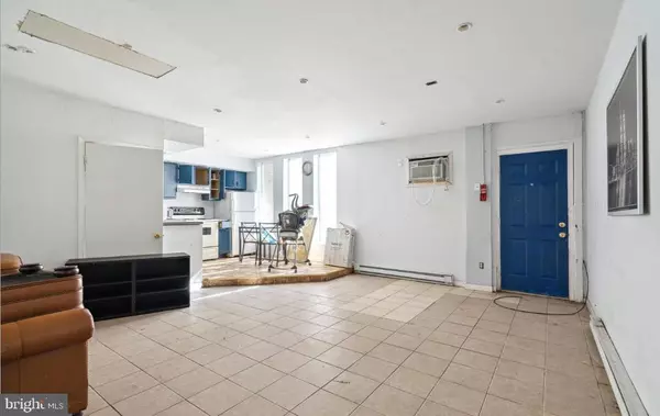 Philadelphia, PA 19145,2043 S NEWKIRK ST