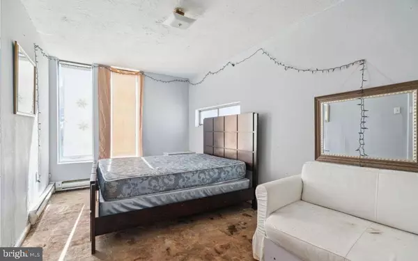 Philadelphia, PA 19145,2043 S NEWKIRK ST