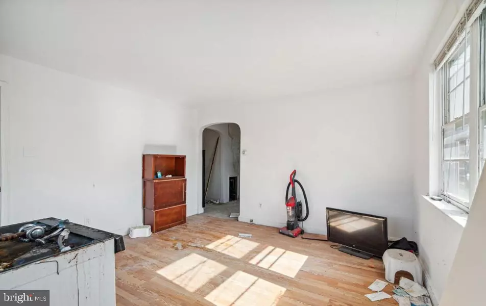 2043 S NEWKIRK ST, Philadelphia, PA 19145