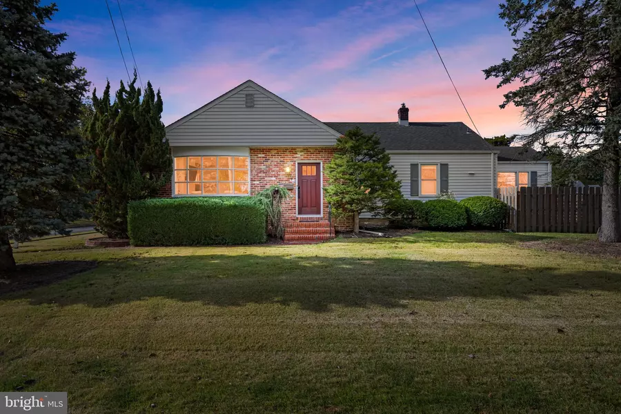 6 QUEENS PL, Cherry Hill, NJ 08002