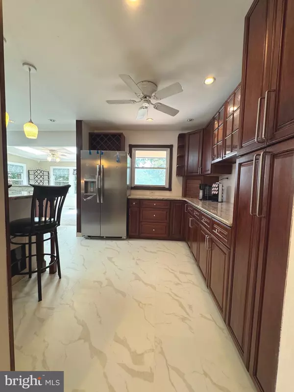 Springfield, VA 22152,8518 FAIRBURN DR