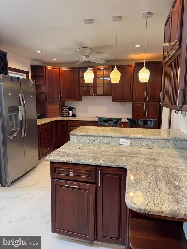 Springfield, VA 22152,8518 FAIRBURN DR