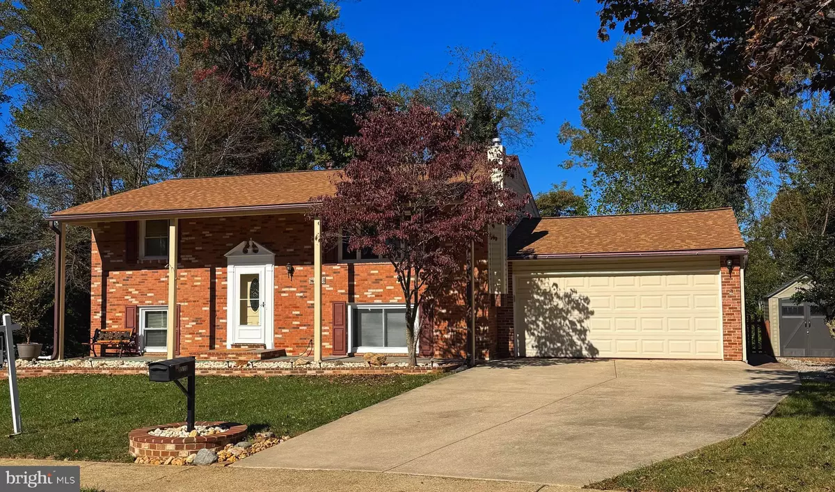 Springfield, VA 22152,8518 FAIRBURN DR