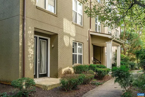Charlottesville, VA 22903,700 WALKER SQ #4A
