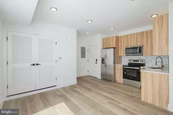 Philadelphia, PA 19122,2000 N FRONT ST #9