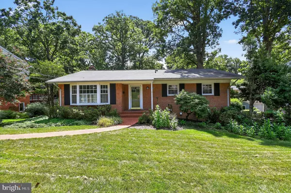 8233 STONEWALL DR, Vienna, VA 22180