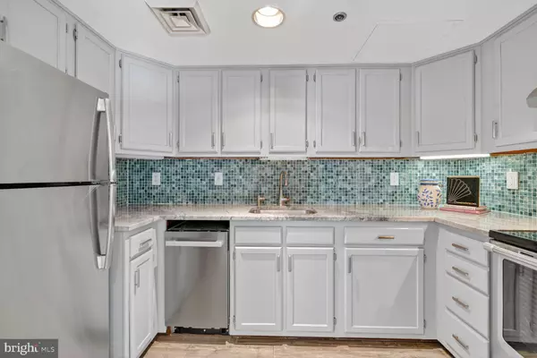 Arlington, VA 22203,900 N TAYLOR ST #1229