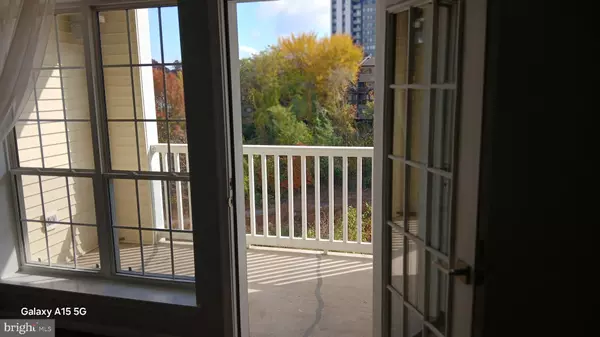 Alexandria, VA 22311,4550 STRUTFIELD LN #2306