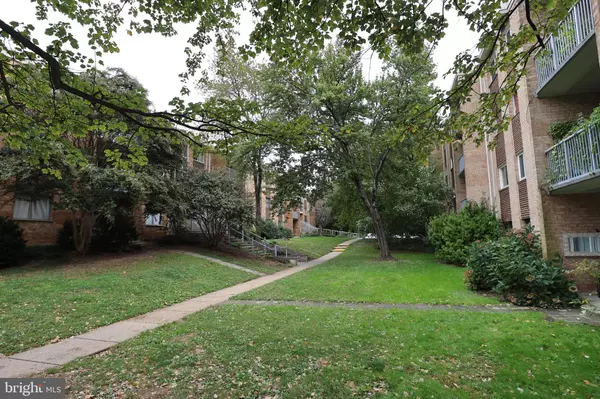 Falls Church, VA 22042,2906 KINGS CHAPEL RD #4
