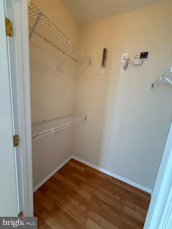 Mclean, VA 22102,1601 SPRING GATE DR #1212