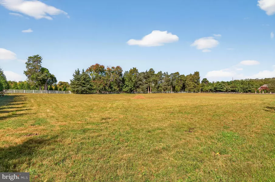 9438 RIVER RD, Potomac, MD 20854