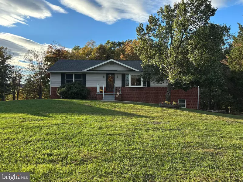 25 NELSON LN, Berkeley Springs, WV 25411