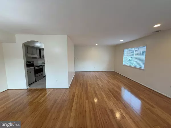 Alexandria, VA 22309,3804 EL CERRITO PL #4E