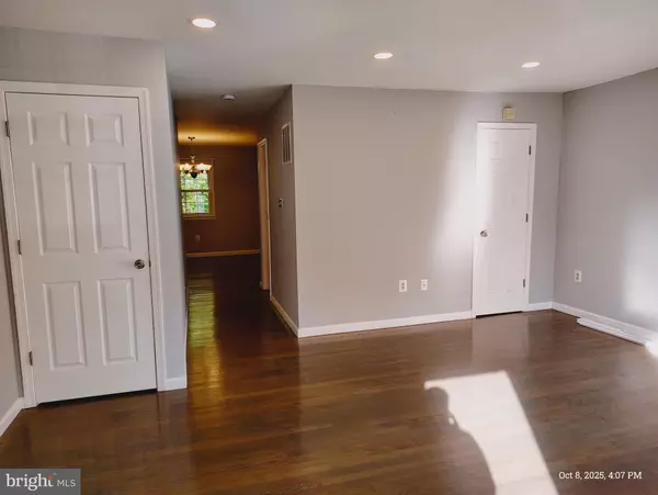 Woodbridge, VA 22193,14717 BARKSDALE ST