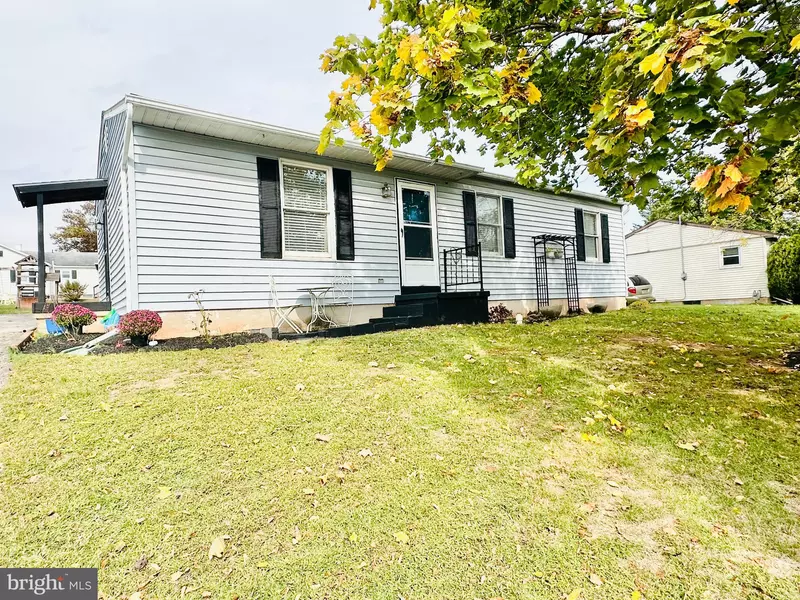 1595 OAK LN, Dover, PA 17315