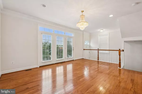 Alexandria, VA 22310,6198 ROYAL CREST LANE