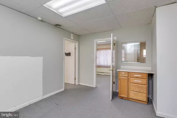 Collingswood, NJ 08108,570 HADDON AVE