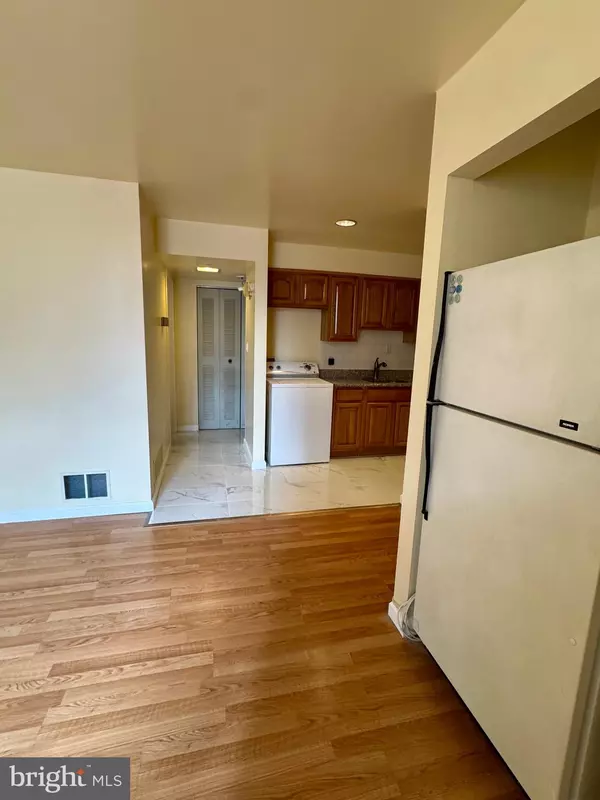 Philadelphia, PA 19107,201 N 9TH ST