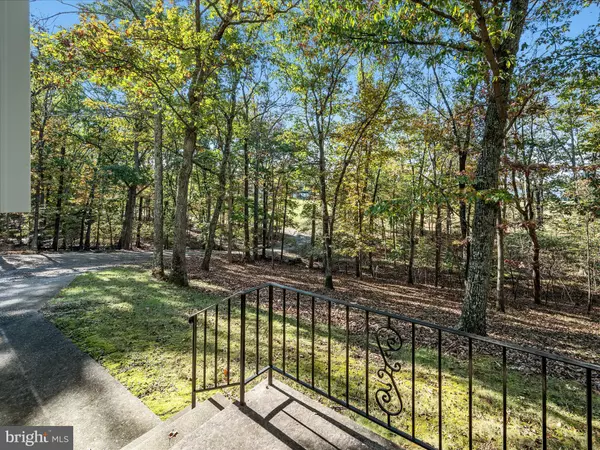 Capon Bridge, WV 26711,188 OAK DR