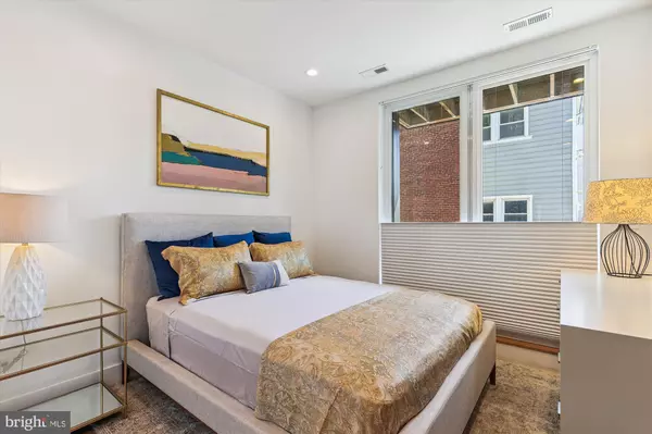 Washington, DC 20010,3117 GEORGIA AVE NW #102