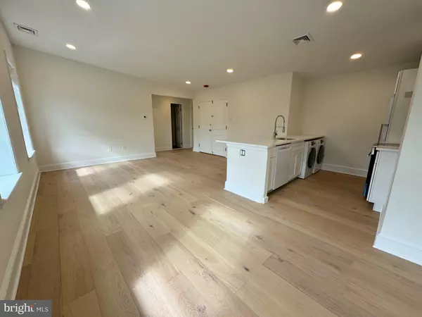 Philadelphia, PA 19130,1703 GREEN ST #6