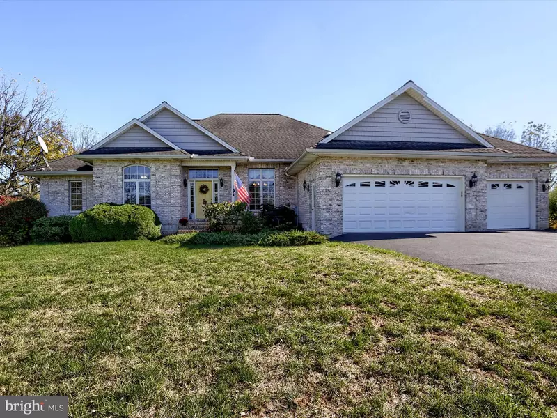 9 E LINDEN DR E, Carlisle, PA 17015