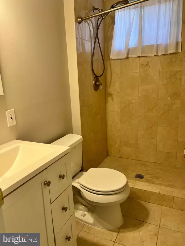 Annandale, VA 22003,3900 IVYDALE DR