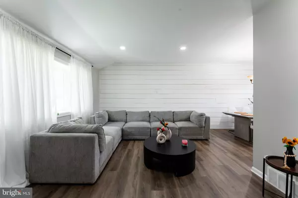 Somerdale, NJ 08083,20 TILFORD RD