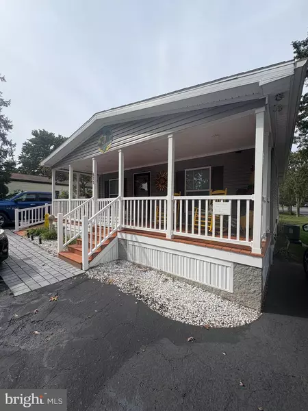 511 MAPLE DR, Green Lane, PA 18054