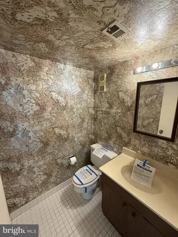 Falls Church, VA 22041,3713 S GEORGE MASON DR #716