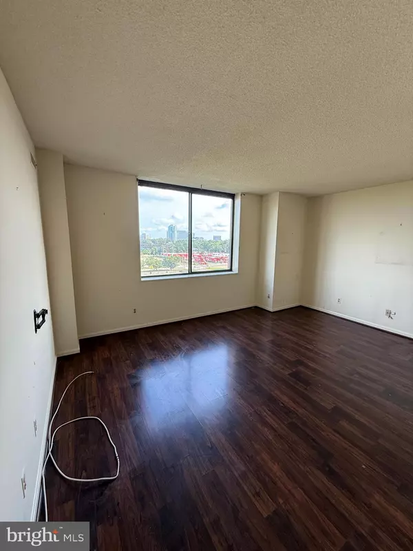 Falls Church, VA 22041,3713 S GEORGE MASON DR #716