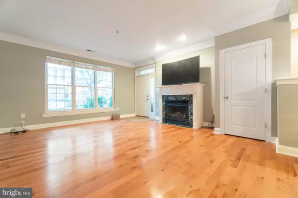 Gaithersburg, MD 20878,104 BUCKSFIELD RD #104