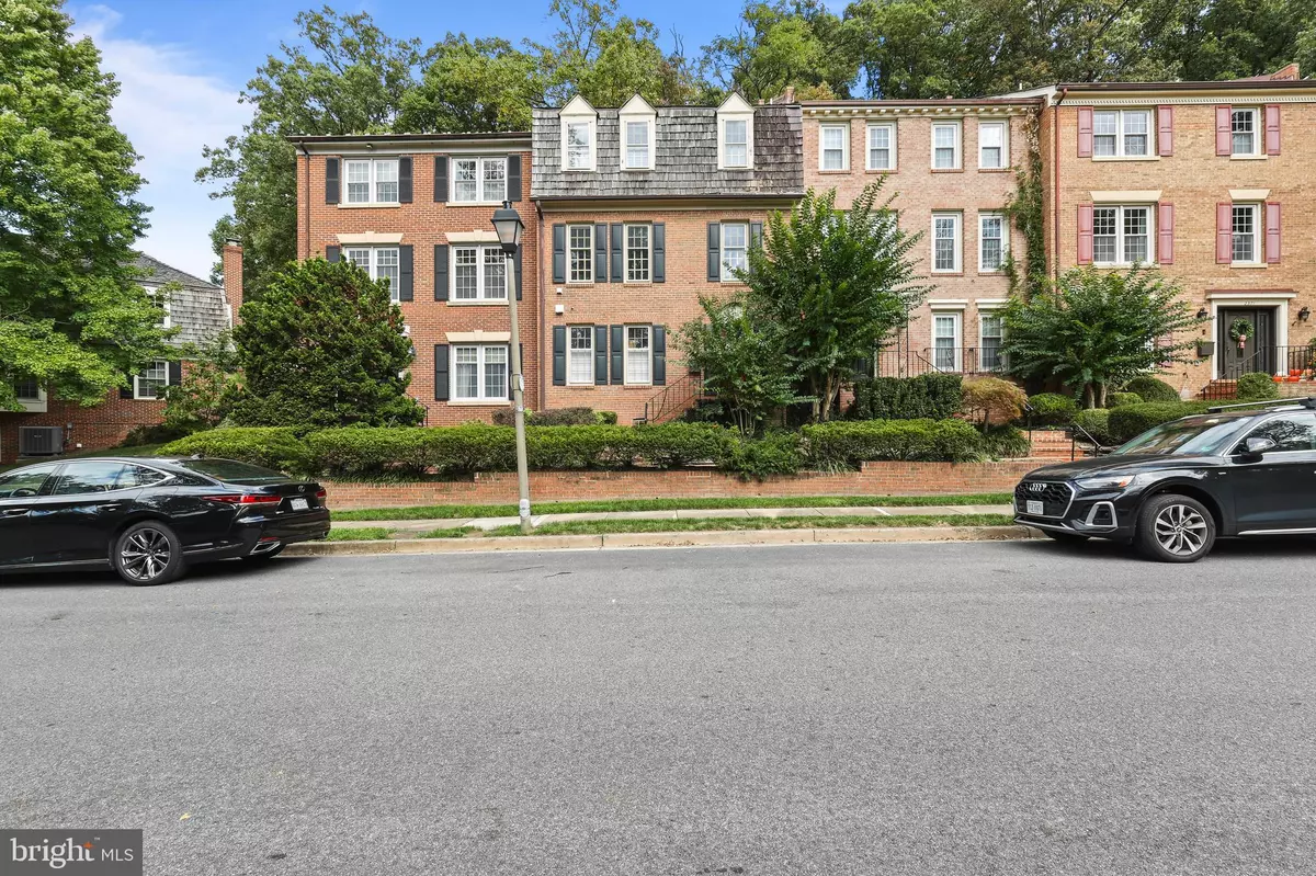 Arlington, VA 22202,2367 S QUEEN ST