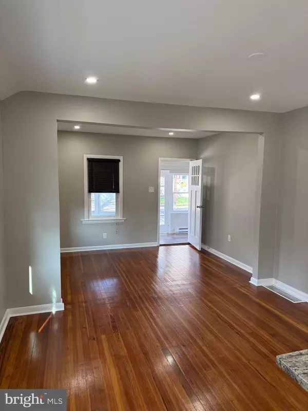 Audubon, NJ 08106,332 W MERCHANT ST