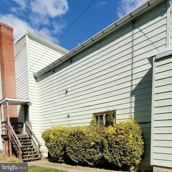 Mechanicsburg, PA 17055,46-48 E MAIN ST