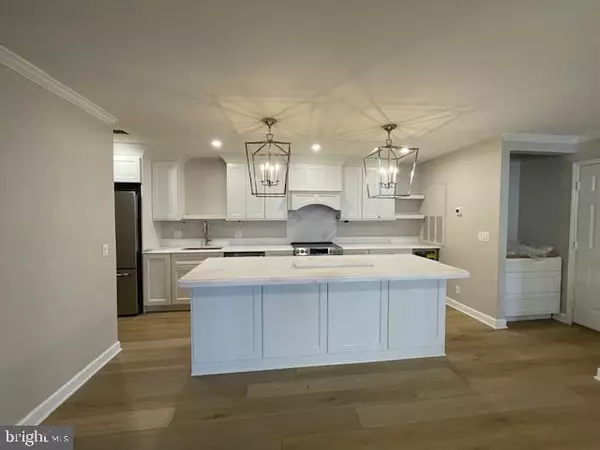 North Bethesda, MD 20852,5824 INMAN PARK CIR #120