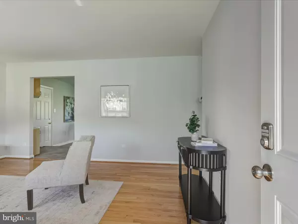 Woodbridge, VA 22193,13203 HAMPSHIRE CT