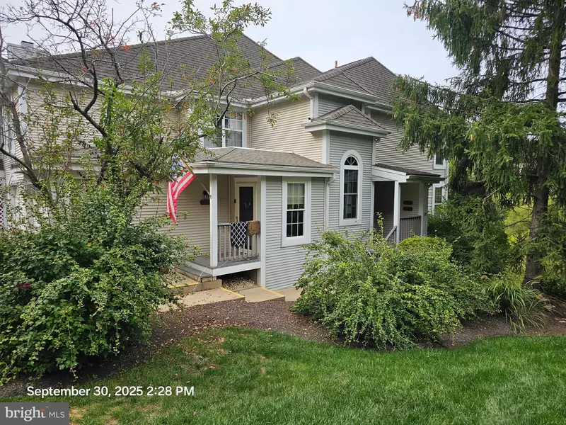 306 COUNTRY PLACE DR, Lancaster, PA 17601