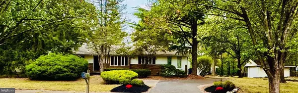 3 SOUTHGATE DR, Voorhees, NJ 08043