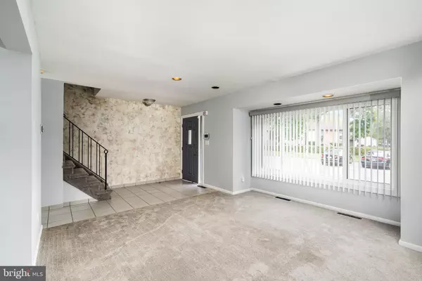 Hightstown, NJ 08520,449 LIVINGSTON DR