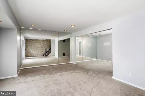 Hightstown, NJ 08520,449 LIVINGSTON DR