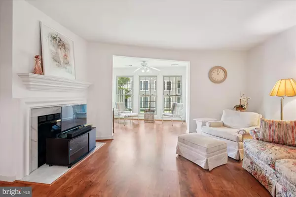 Fairfax, VA 22033,3800 RIDGE KNOLL CT #2