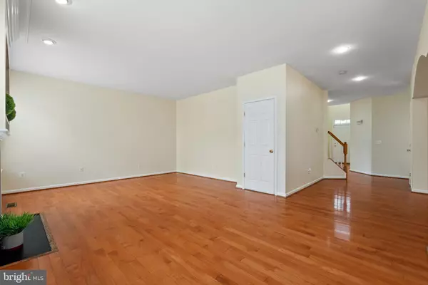 Woodbridge, VA 22191,15433 LEEDS HILL WAY